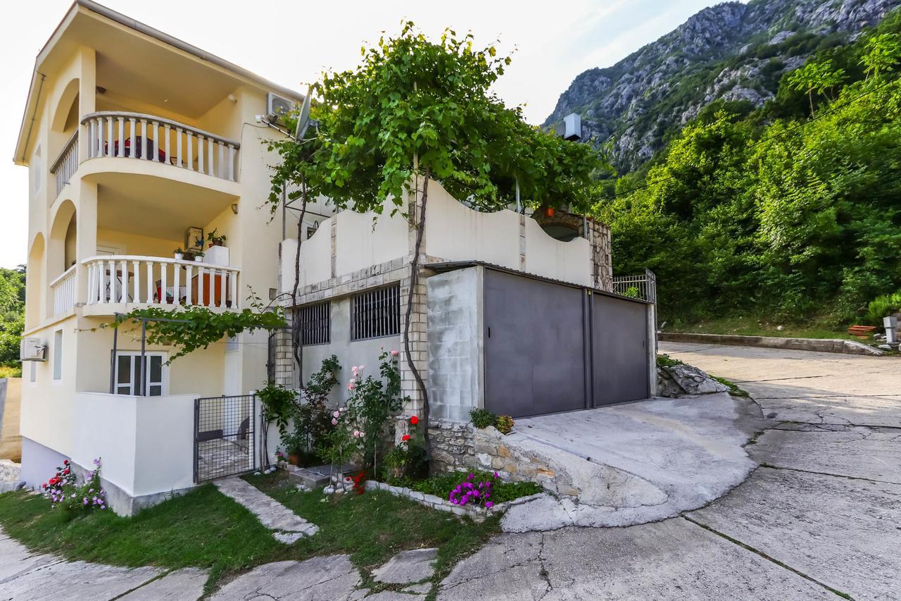 Apartments Zeko Donji Morinj Ngoại thất bức ảnh
